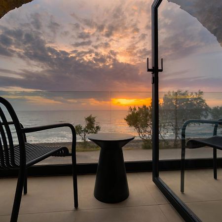 Neoma Luxury Suites คาร์เทราดอส ภายนอก รูปภาพ