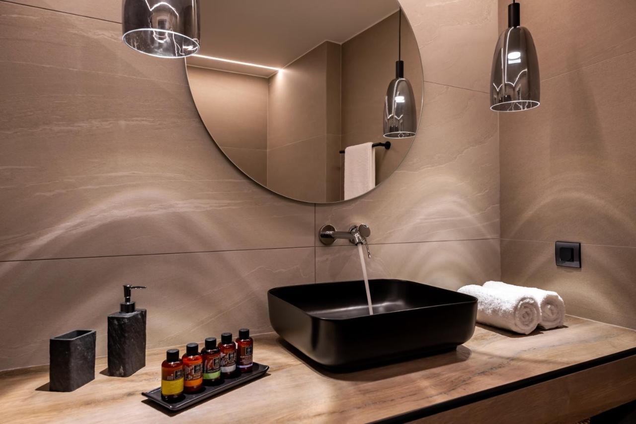 Neoma Luxury Suites คาร์เทราดอส ภายนอก รูปภาพ