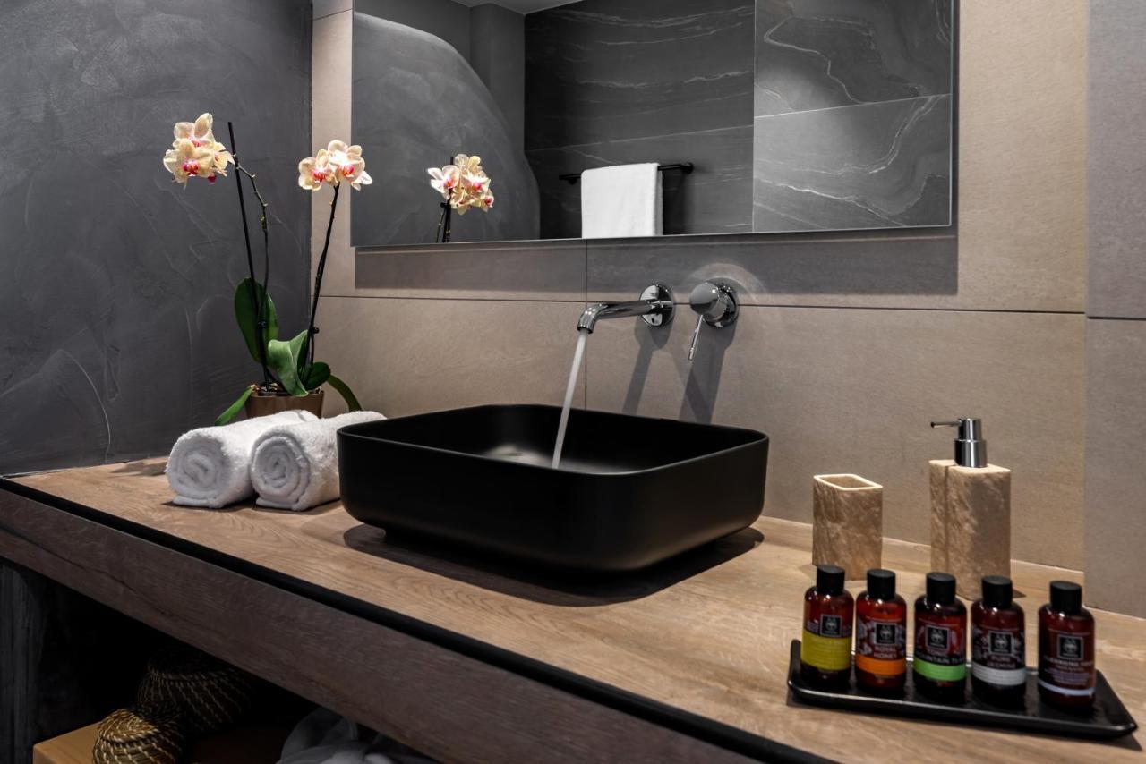 Neoma Luxury Suites คาร์เทราดอส ภายนอก รูปภาพ