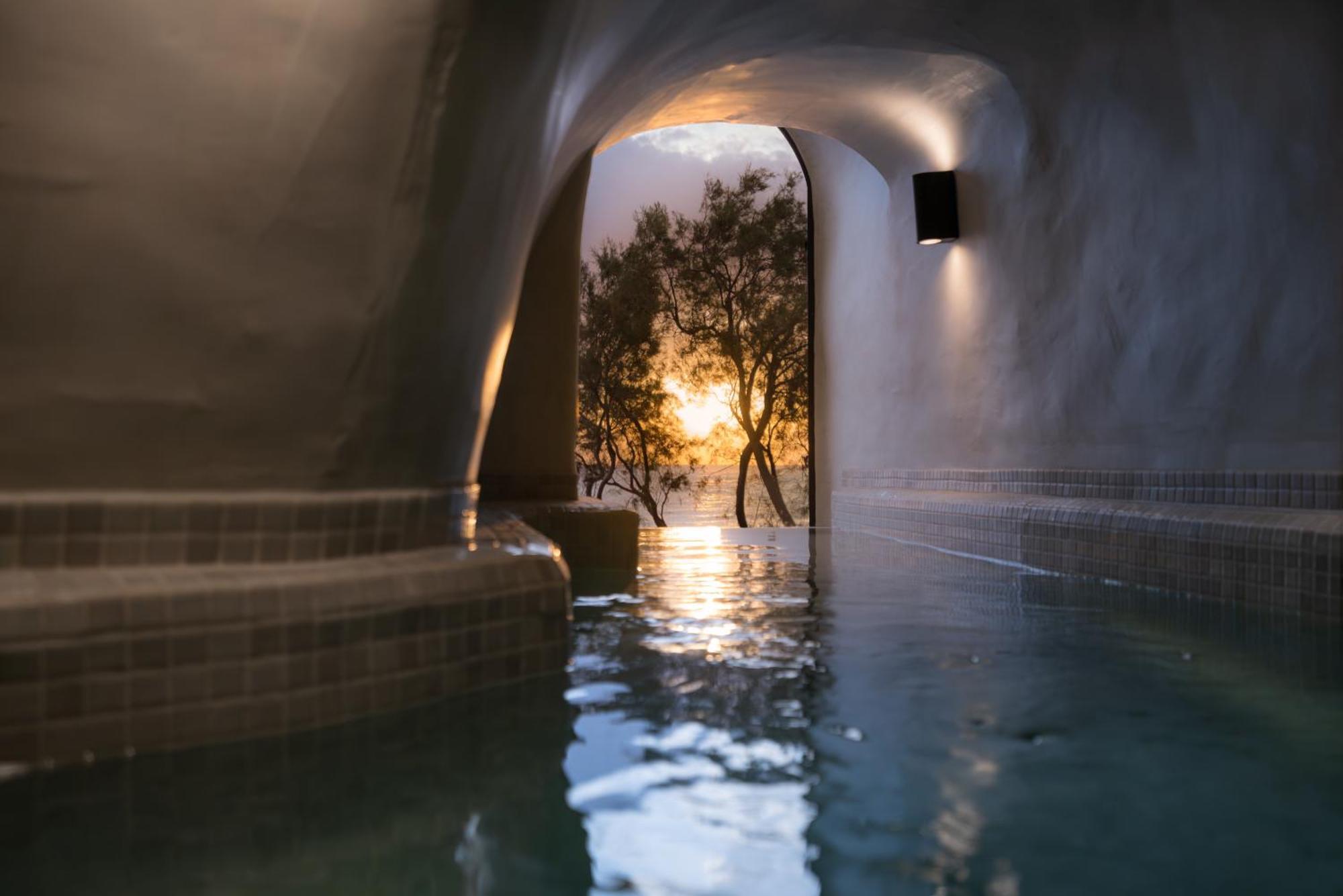 Neoma Luxury Suites คาร์เทราดอส ภายนอก รูปภาพ