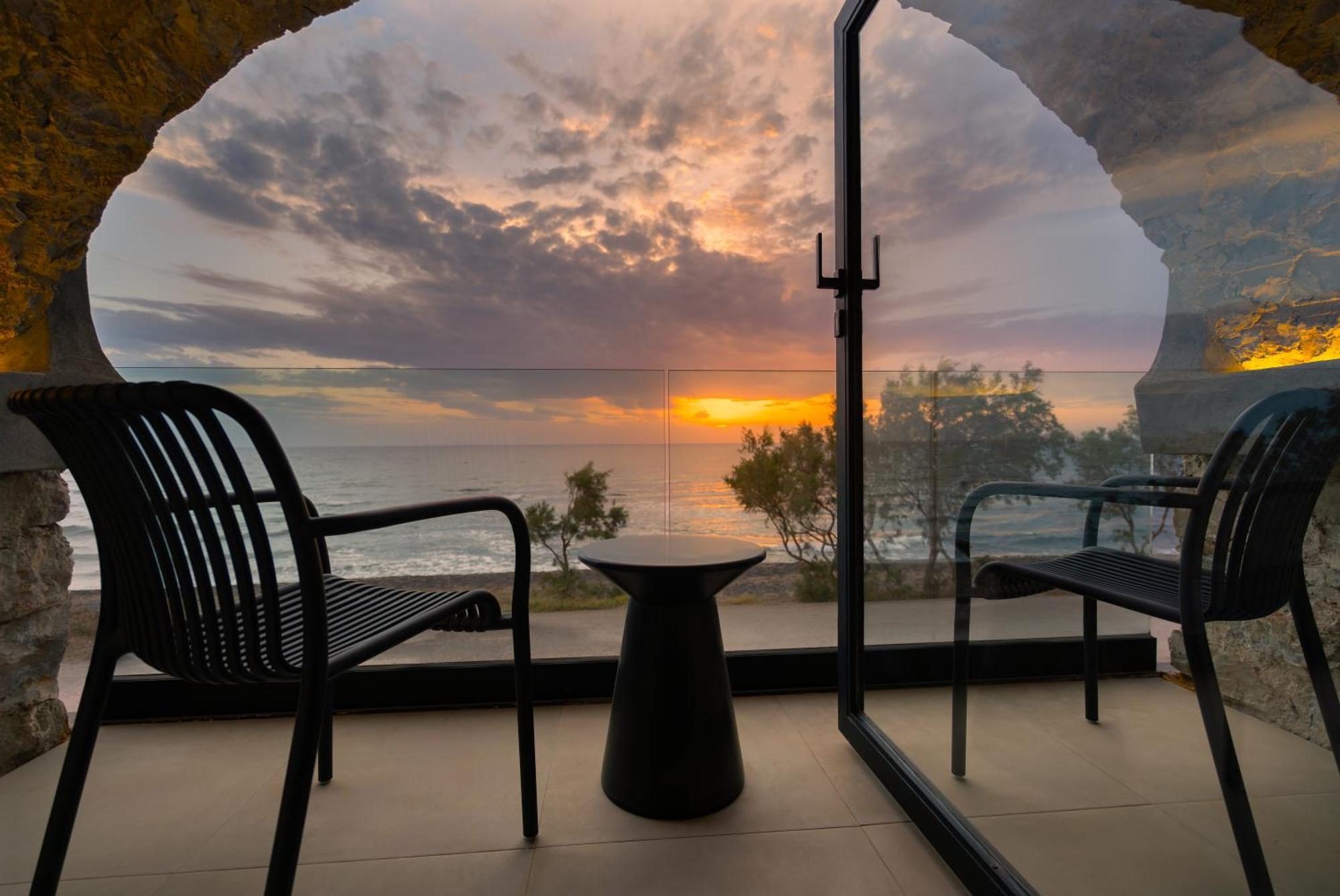 Neoma Luxury Suites คาร์เทราดอส ภายนอก รูปภาพ
